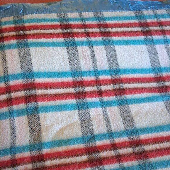 Plaid Multicolor Warm Full Size Bedding Blanket - Picture 6 of 7
